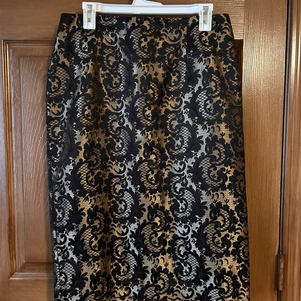 Elegant Black and Gold Skirt